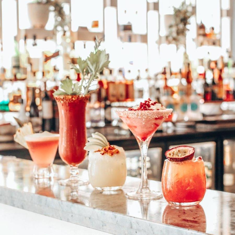 Rumba Beach Resort Caloundra Eksteriør bilde Cocktails at the bar
